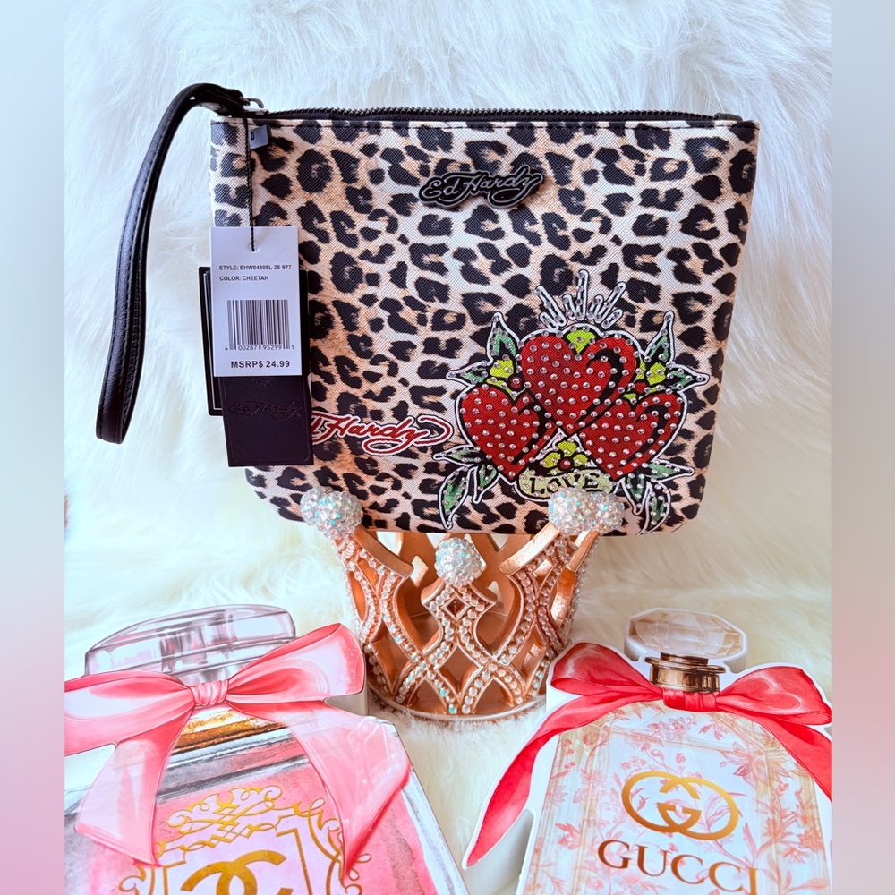 🩷🩷Ed Hardy Leopard Print Wristlet with Red Heart Design and Rhinestones🩷🩷